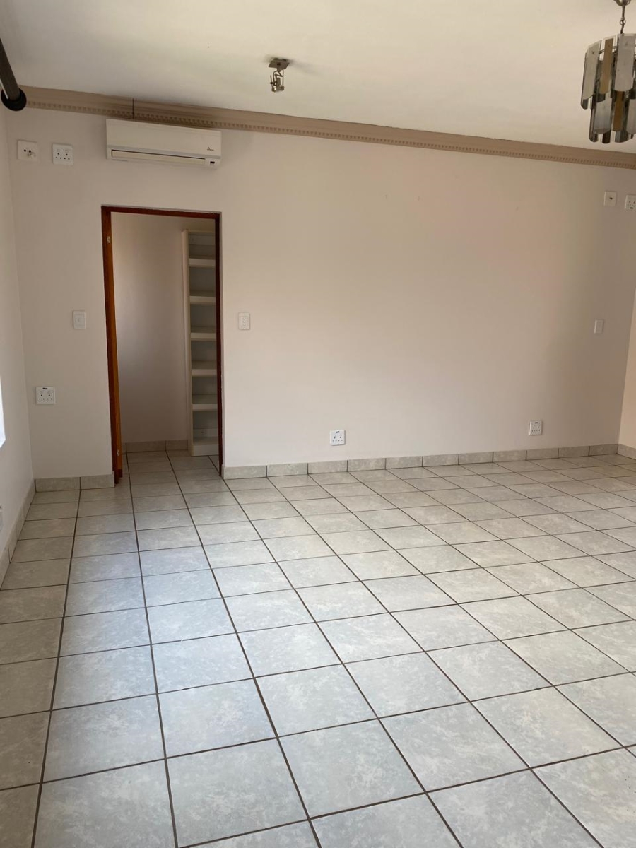 5 Bedroom Property for Sale in Birdwood Estate North West